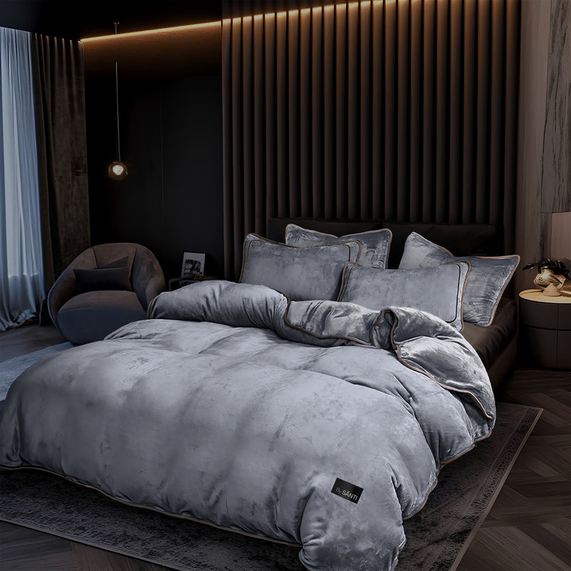 The Velós Luxury Velvet Bedding Set