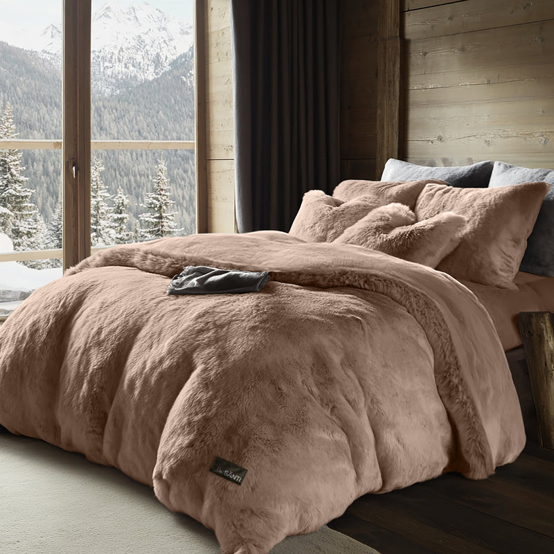 The CYRA Long Velvet Bedding Set